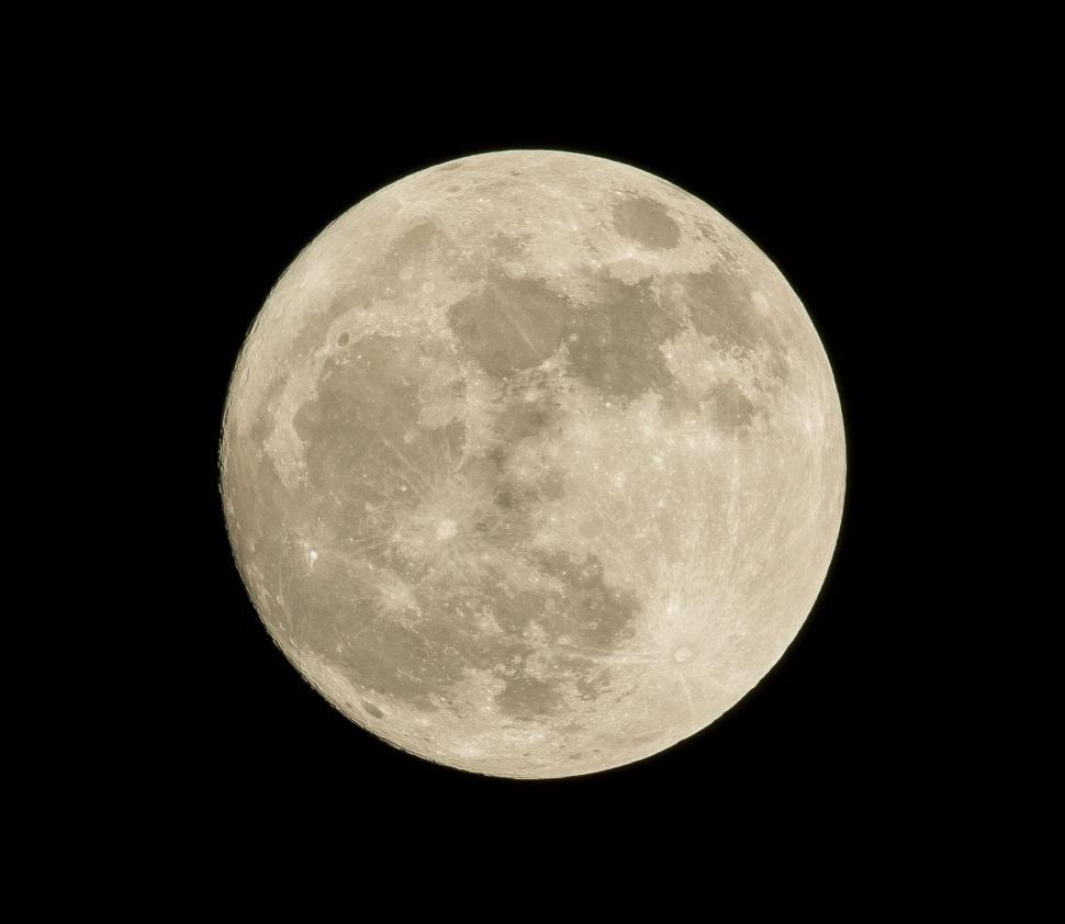 Free Image of Full Moon - Detailing  