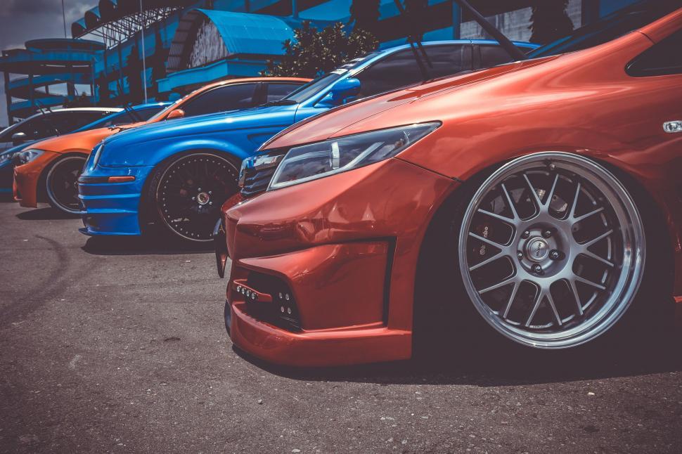 Free Image of Cars in row  