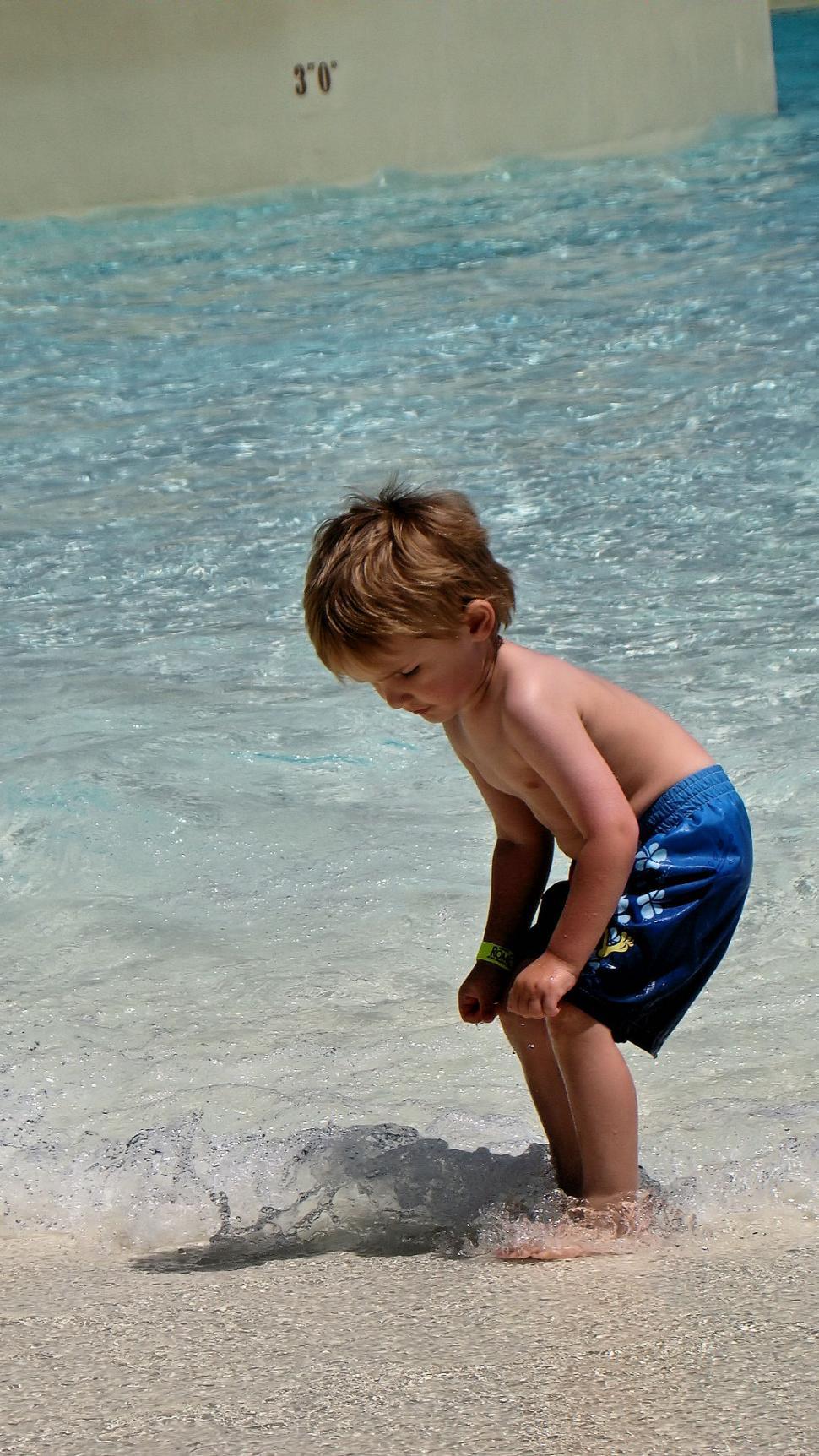 Free Image of Catching a Wave 