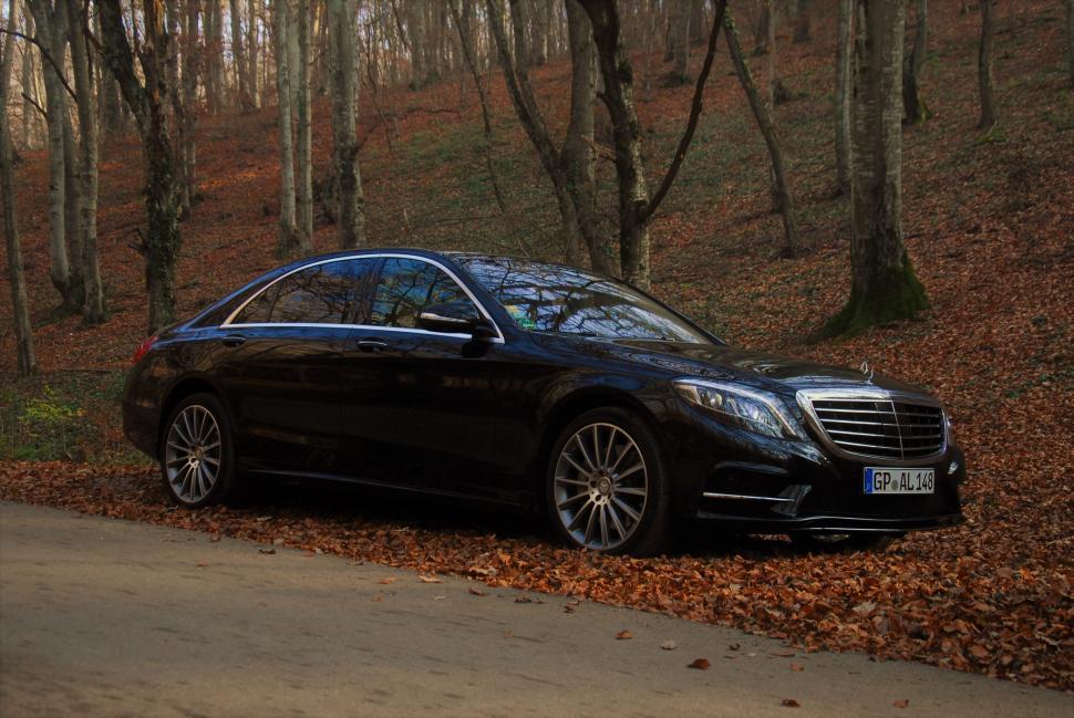 Free Image of Mercedes Car And Autumn Leaves  