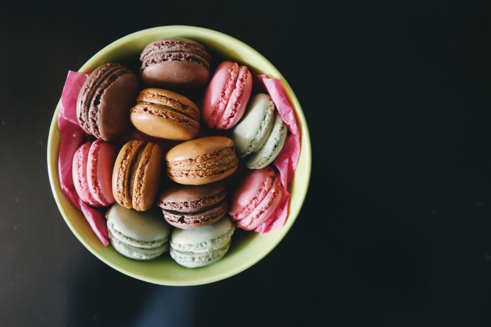 Free Image of Colorful Macarons 