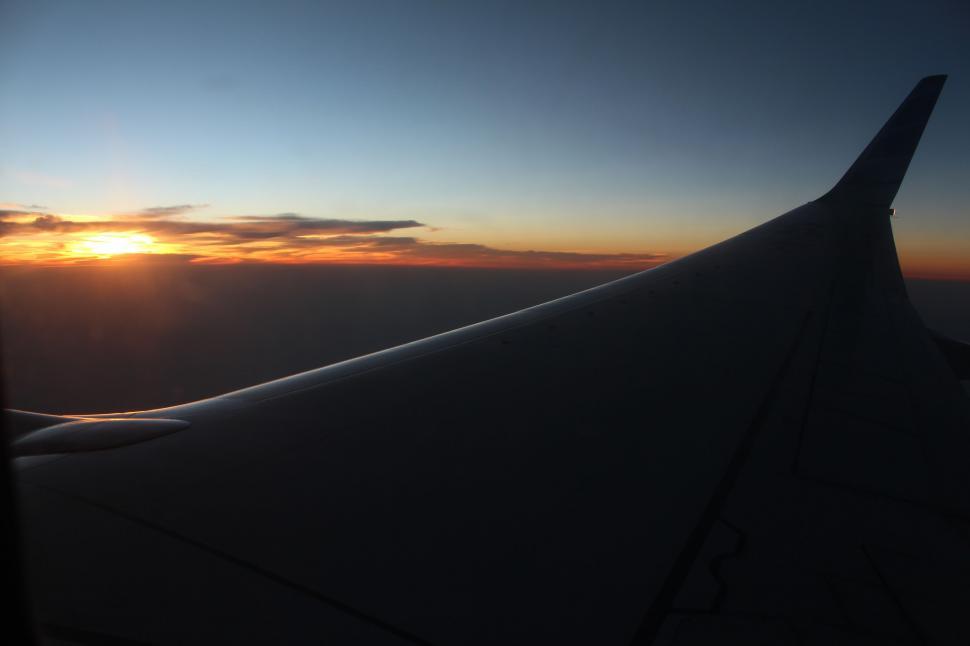 Free Image of Airplane wing 