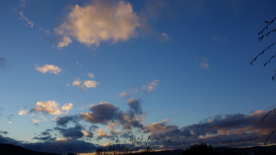 Free Image of Sky and Clouds  