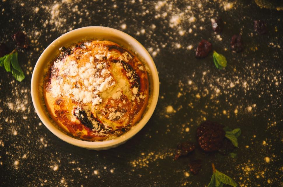 Free Image of Muffin with blackberries  