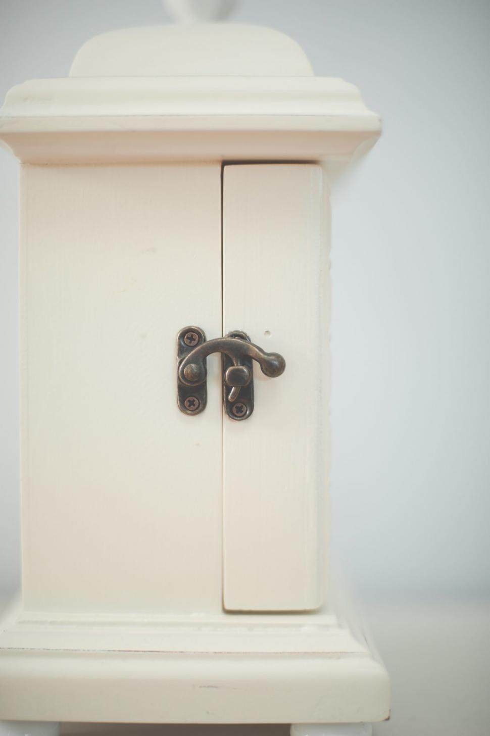Free Image of Hinge lock on box  