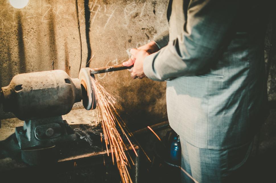 Free Image of Grinding machine and man 