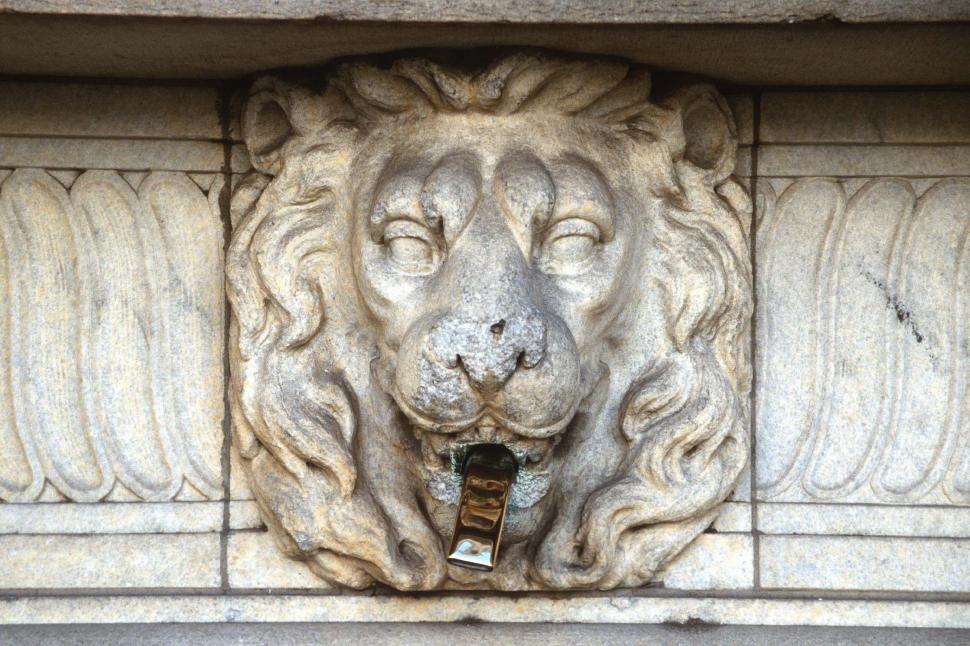 Free Image of Carved lion head 