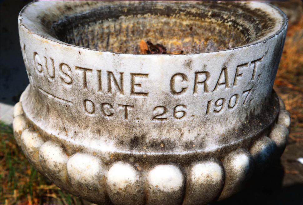 Free Image of Grave ornamentation  