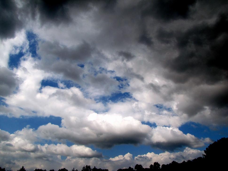 Free Image of Cloudy Sky  