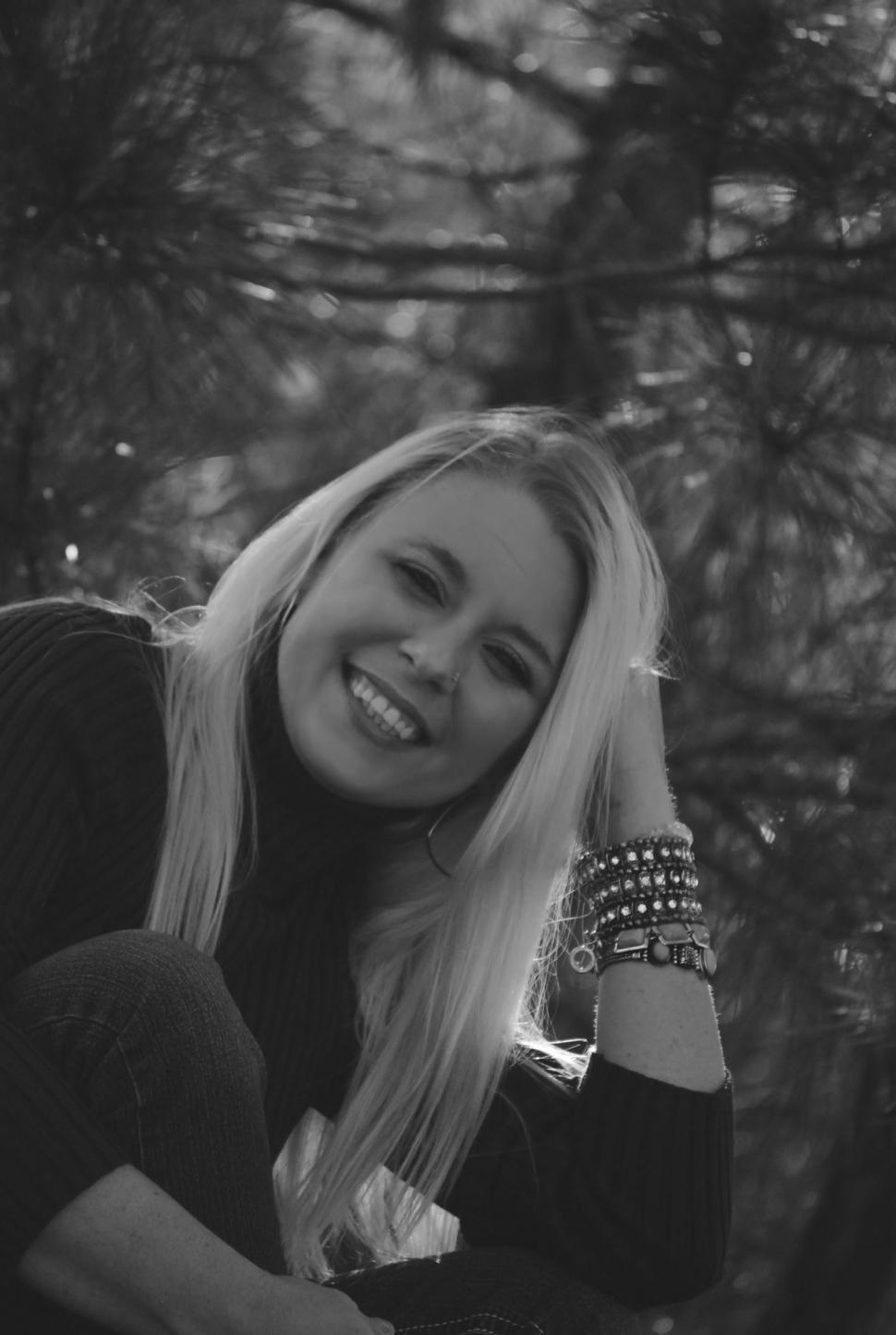 Free Image of Stylish Blonde Woman in the forest - hand on head  
