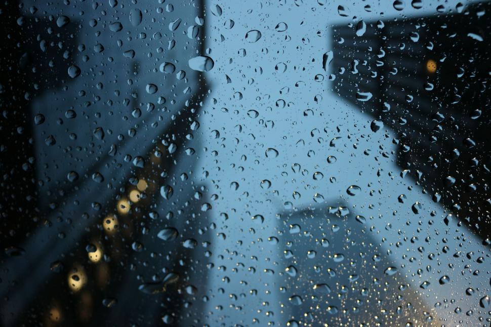 Free Image of Raindrops on glass  