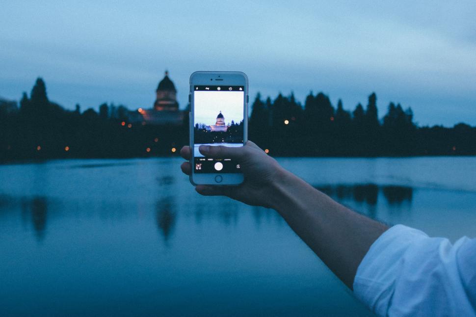 Free Image of Mobile Photography - Taking a picture of Lake and Washington State Capitol 