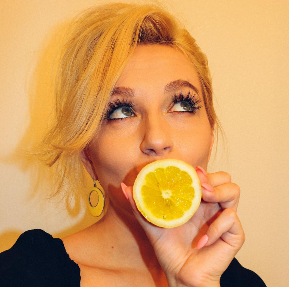 Free Image of Woman with sliced lemon  