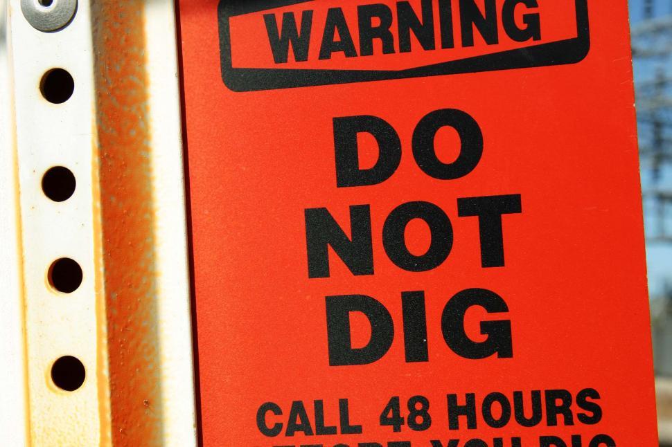 Free Image of Do Not Dig Sign 