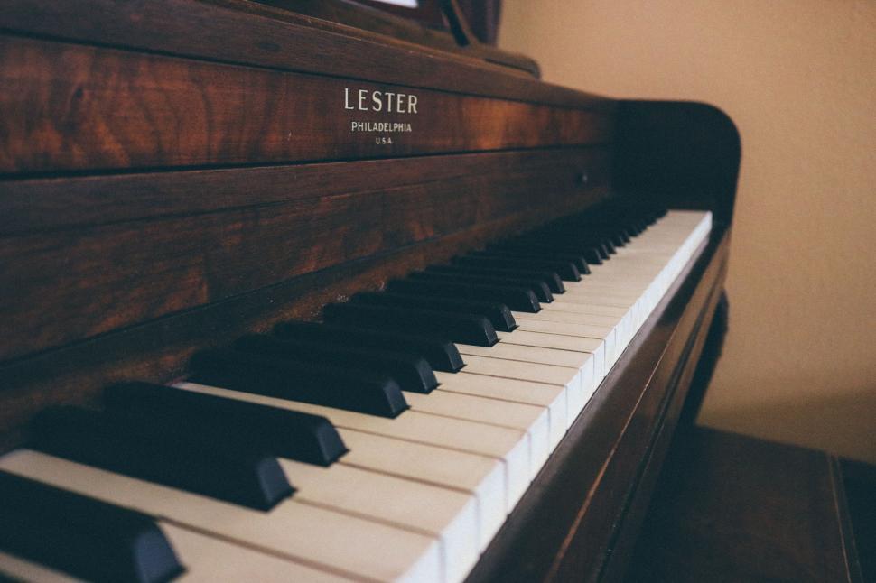 Free Image of Vintage Piano  