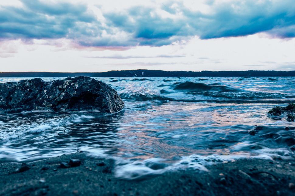 Free Image of Blue sea and Rocks  