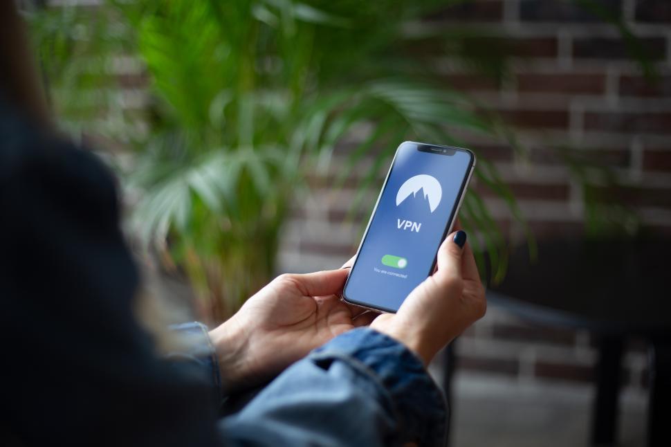 Free Image of Lady is taking care of her privacy online - mobile phone 