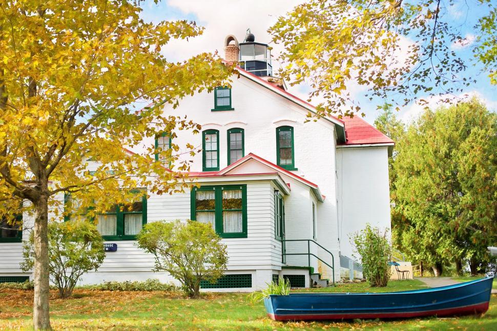 Free Image of Exterior View of house in autumn  