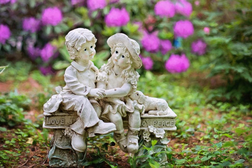 Free Image of Garden statue 