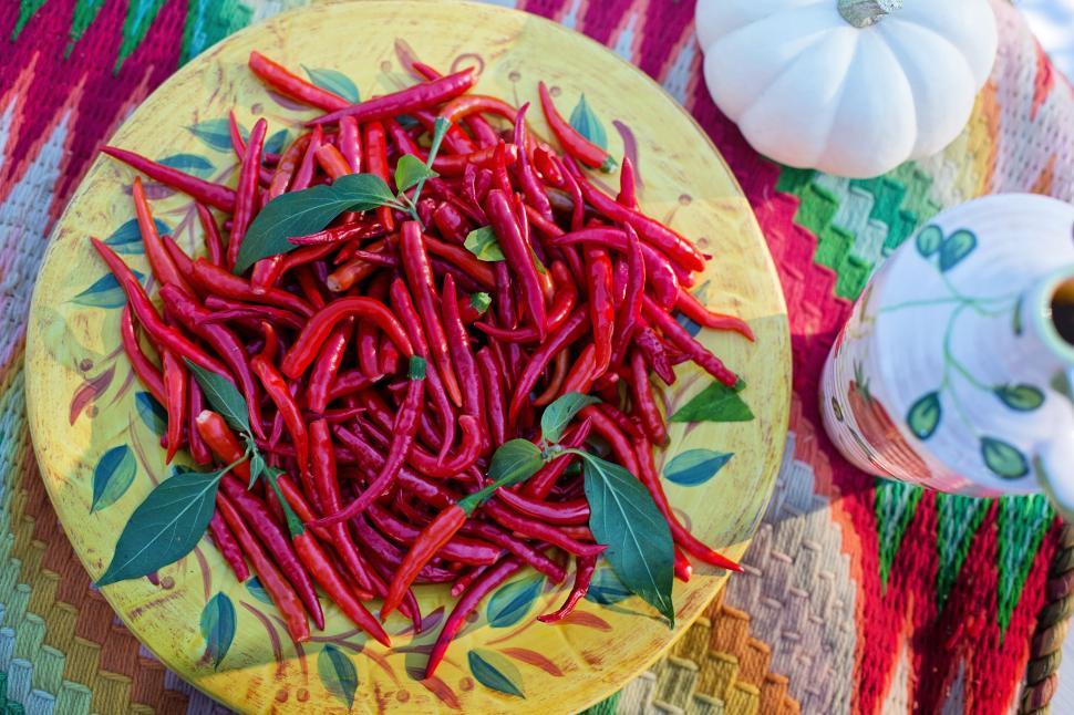 Free Image of Red Cayenne peppers 