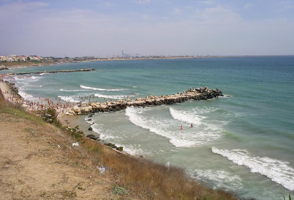 Free Image of A crowded beach filled with tourists enjoying a beautiful sunny day 