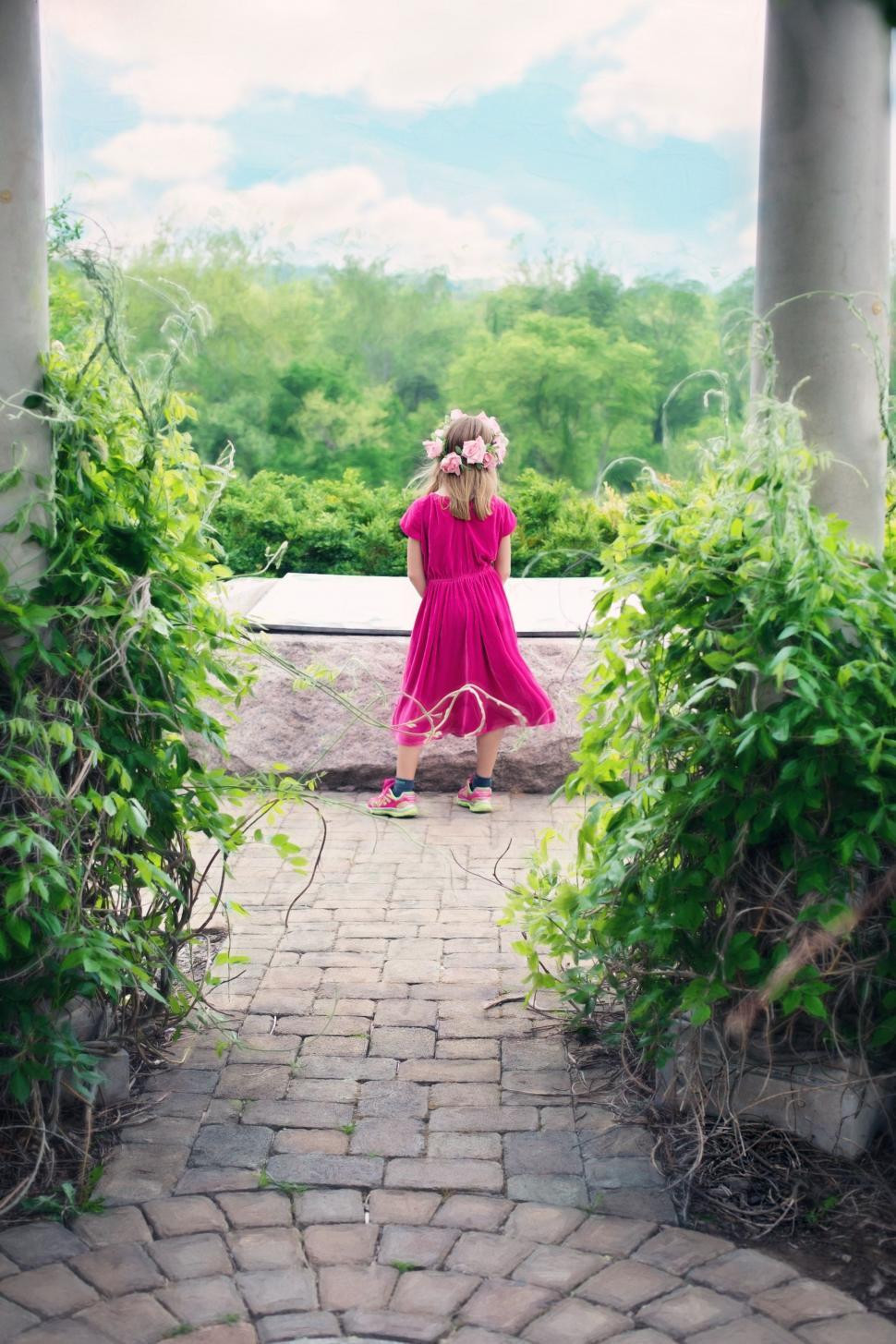 Free Image of Back View of Little Girl and Garden Pavilion 