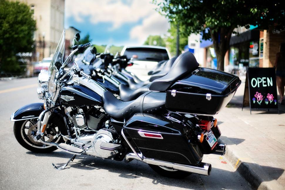 Free Image of Motorbikes in a row 
