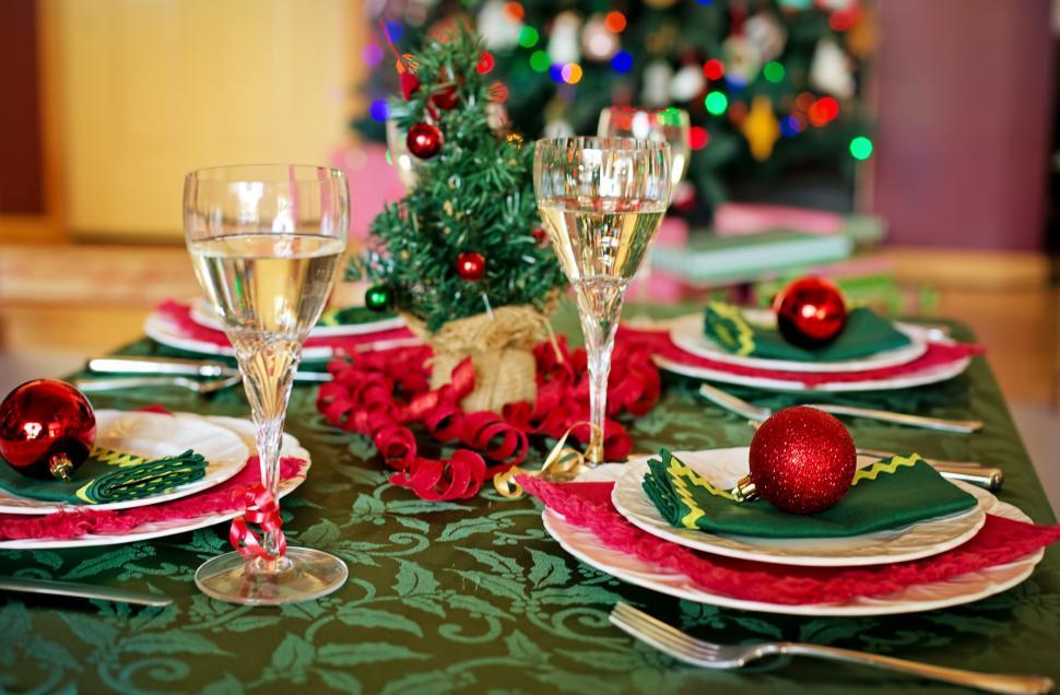 Free Image of Christmas Dinner Table 