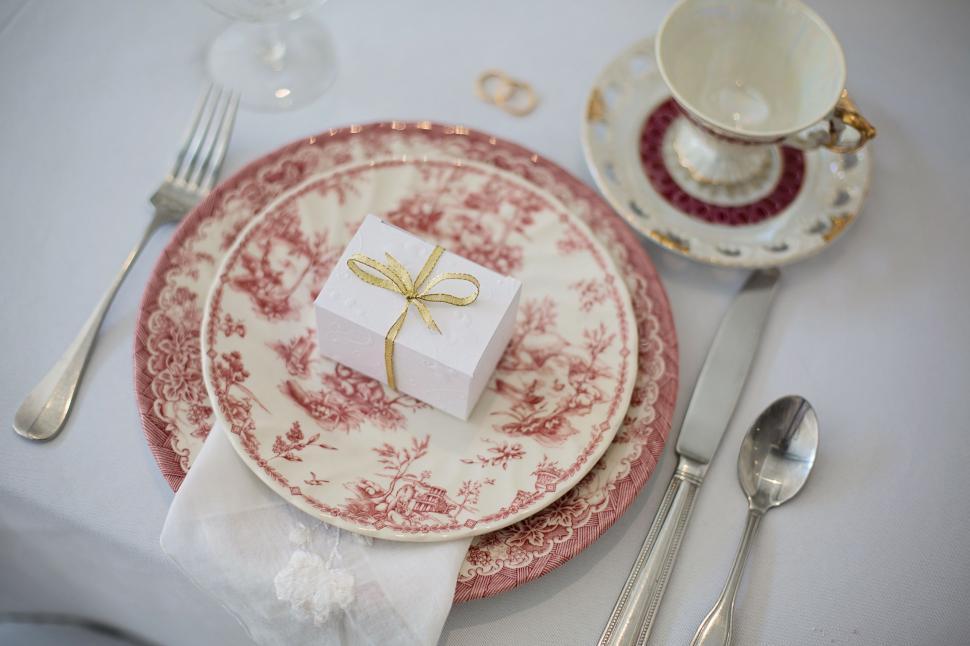 Free Image of Wedding Gift 