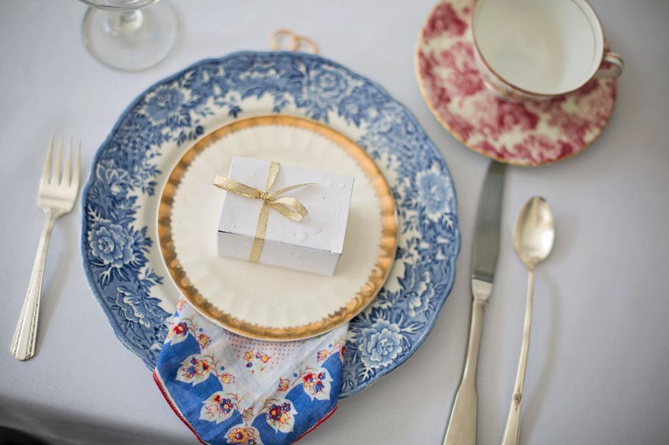 Free Image of Weeding Gift on Table  