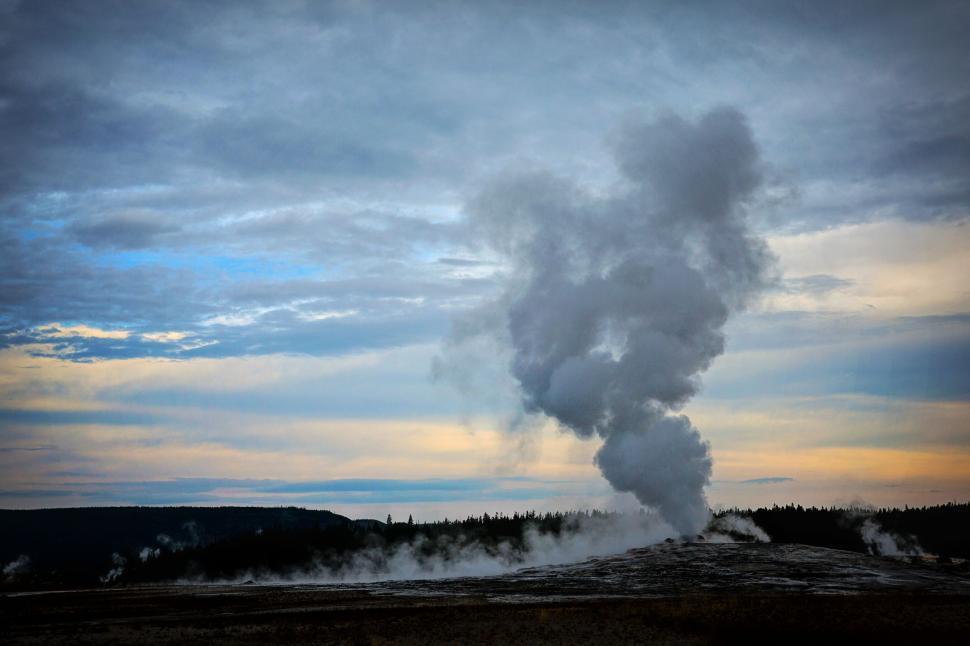 Free Image of Old Faithful, Yellowstone 