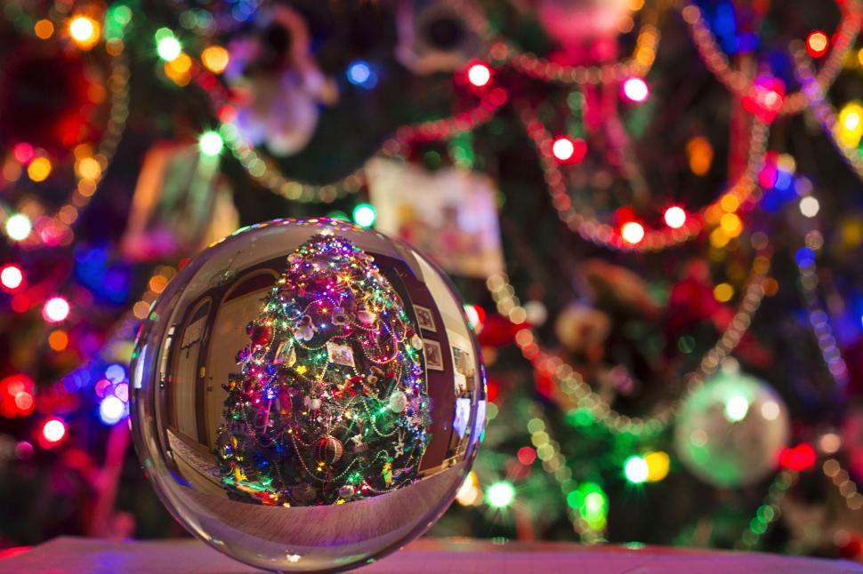 Free Image of Christmas Ball with colorful lights 