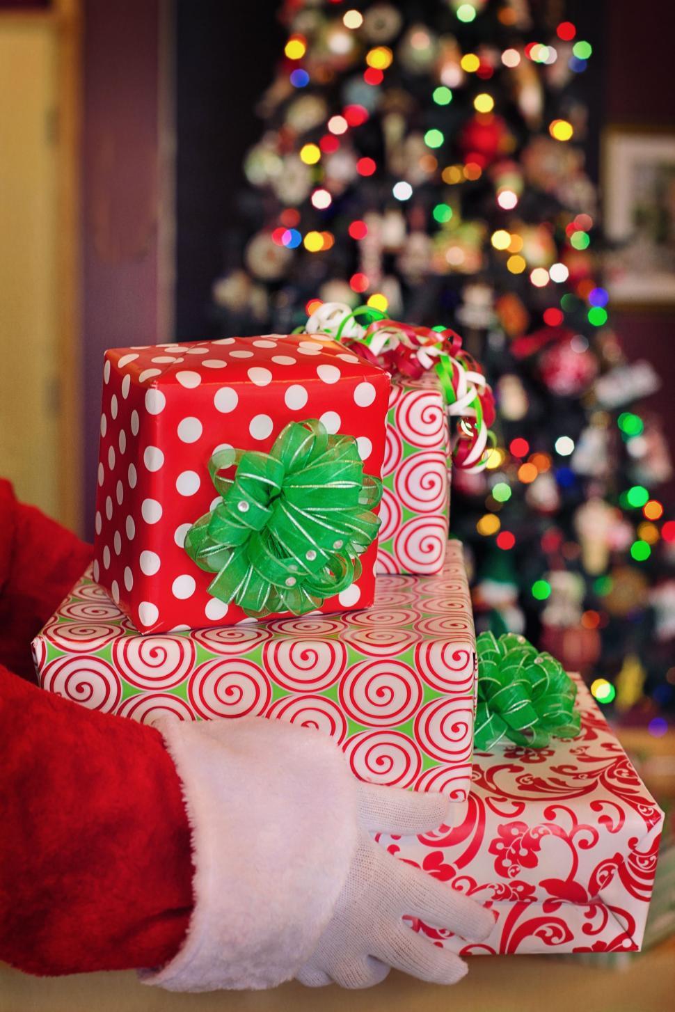 Free Image of Christmas Presents  