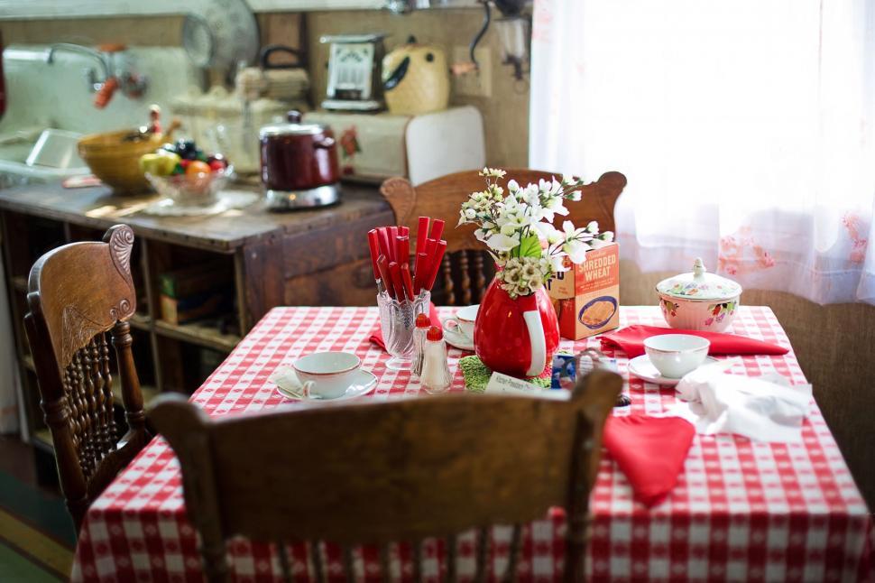 Free Image of Kitchen Table with Chairs  