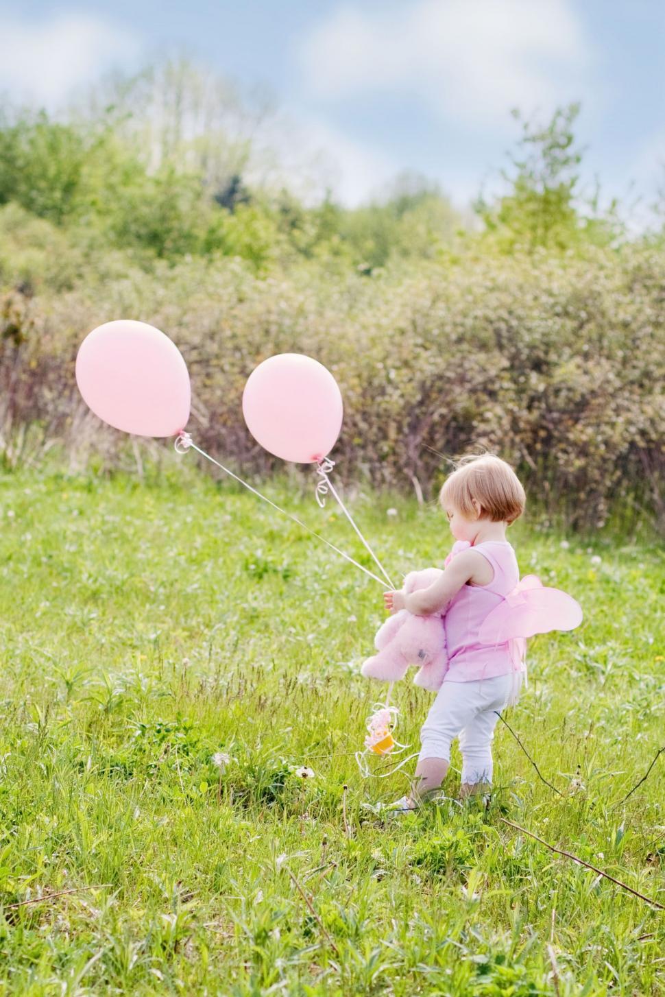 Free Image of Little Girl With Pink Balloons 