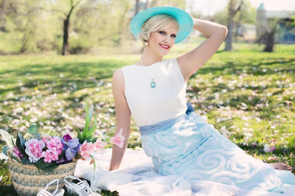 Free Image of Smiling Blonde Woman in Turquoise hat - looking at camera 