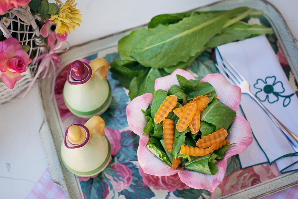 Free Image of Green Salad  