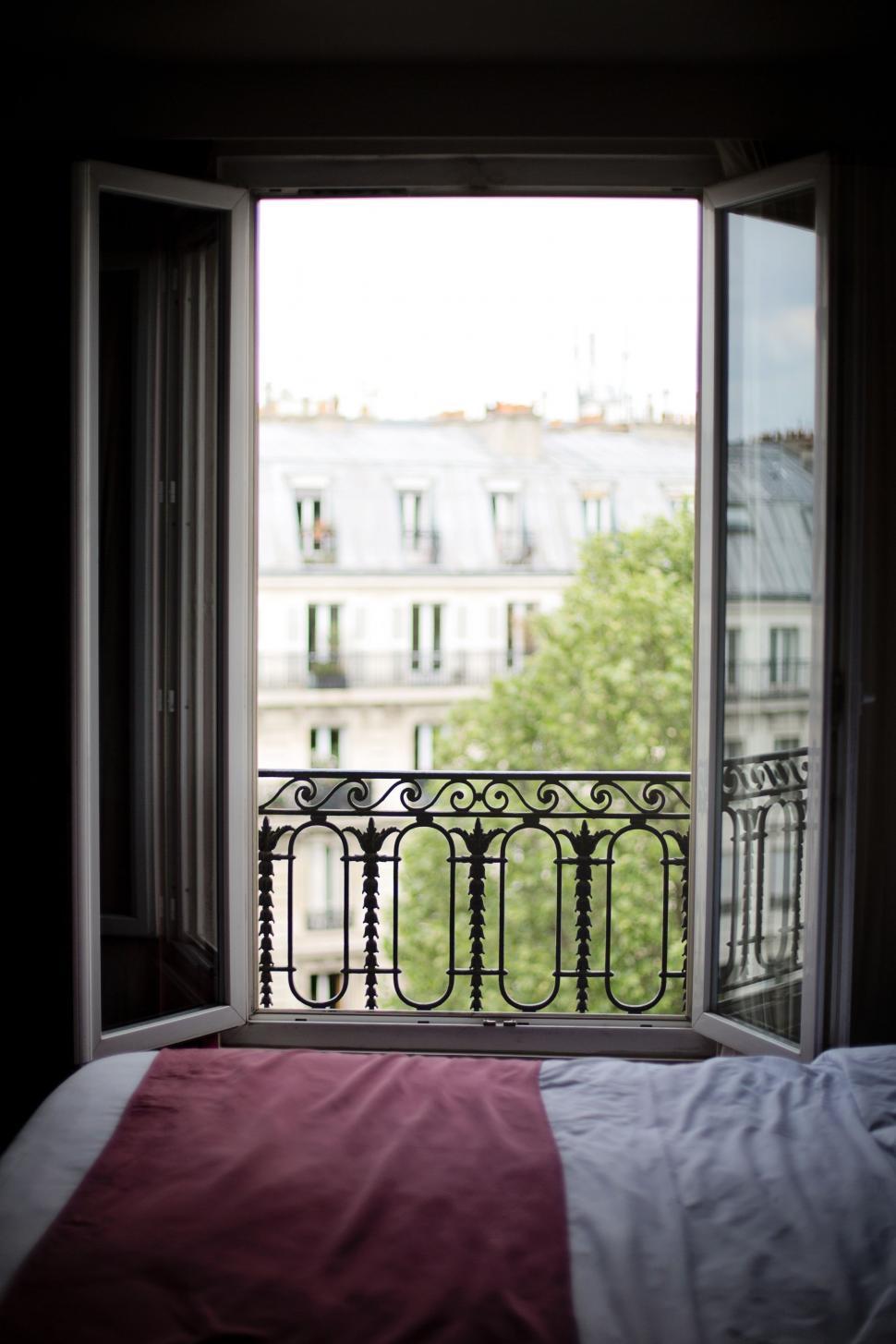 Free Image of Window and Bed 