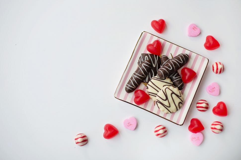 Free Image of Pink and red heart shaped candies 
