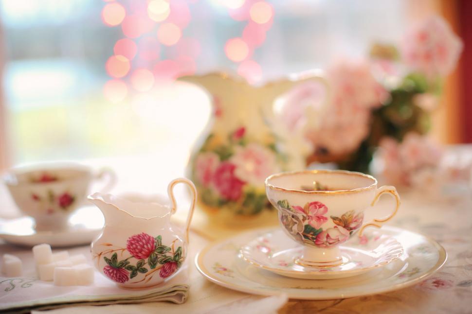 Free Image of Tea Party and bokeh lights  