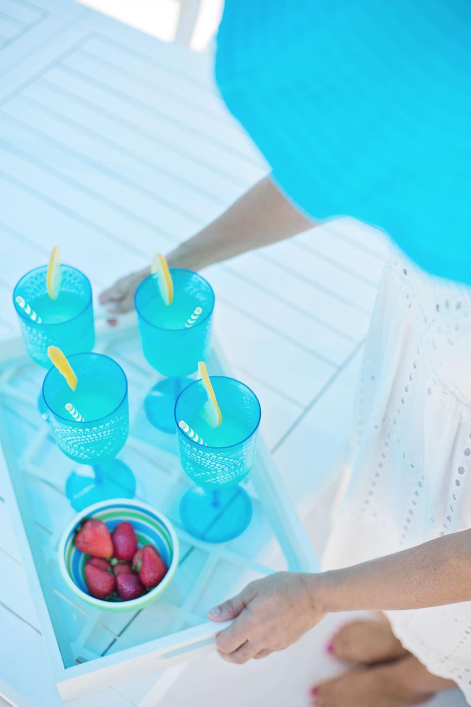 Free Image of Tray With Blue Cocktail Drinks 