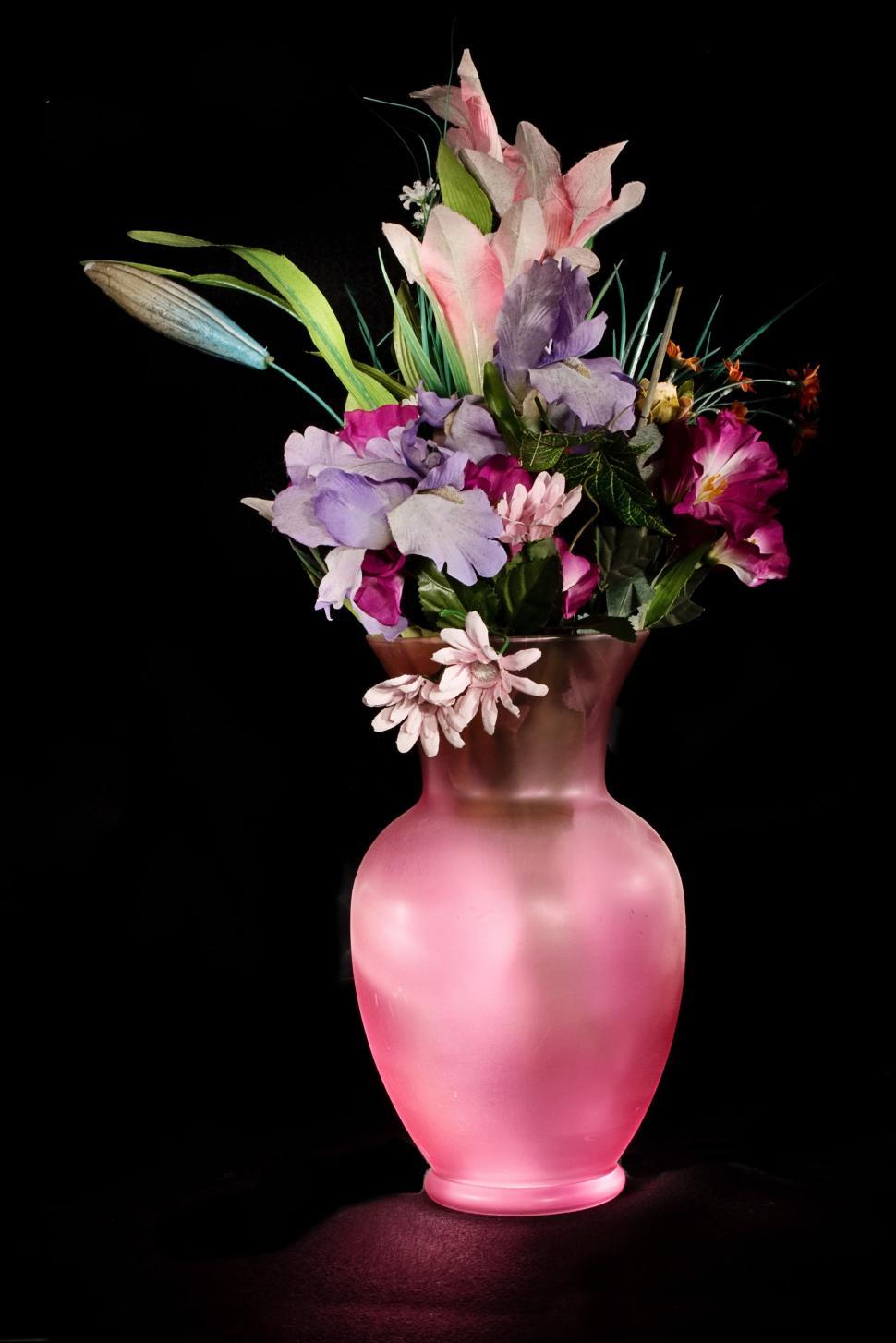 Free Image of Pink Flower Vase  