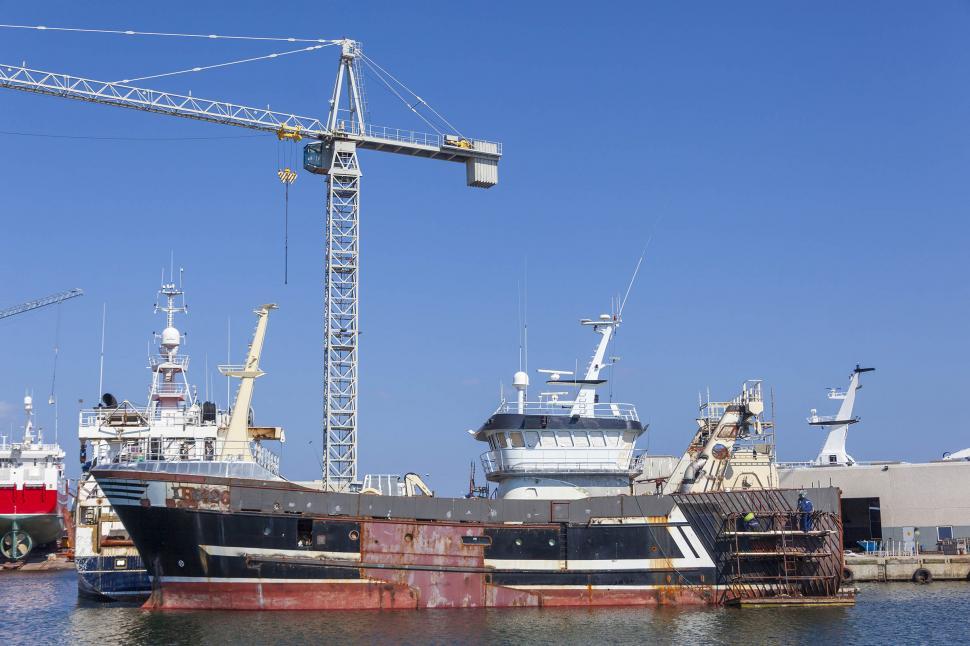 Free Image of A ship being repaired 