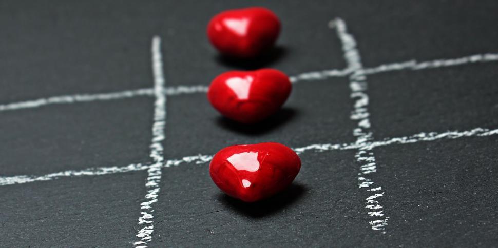 Free Image of Tic Tac Toe with hearts 