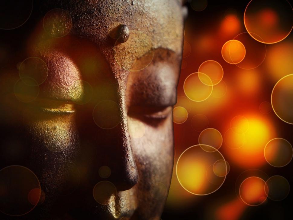 Free Image of Buddha Statue and Bokeh lights 