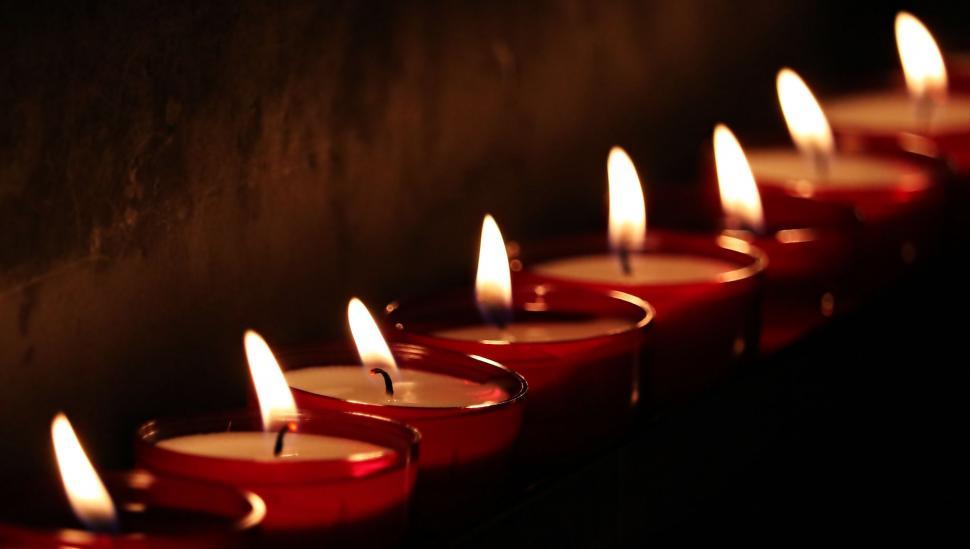 Free Image of Lit Tea lights 
