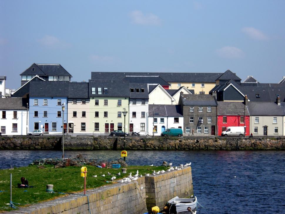 Free Image of Ireland - Galway - The Long Road 