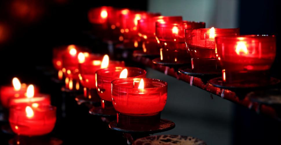 Free Image of Lit Red Tea lights 