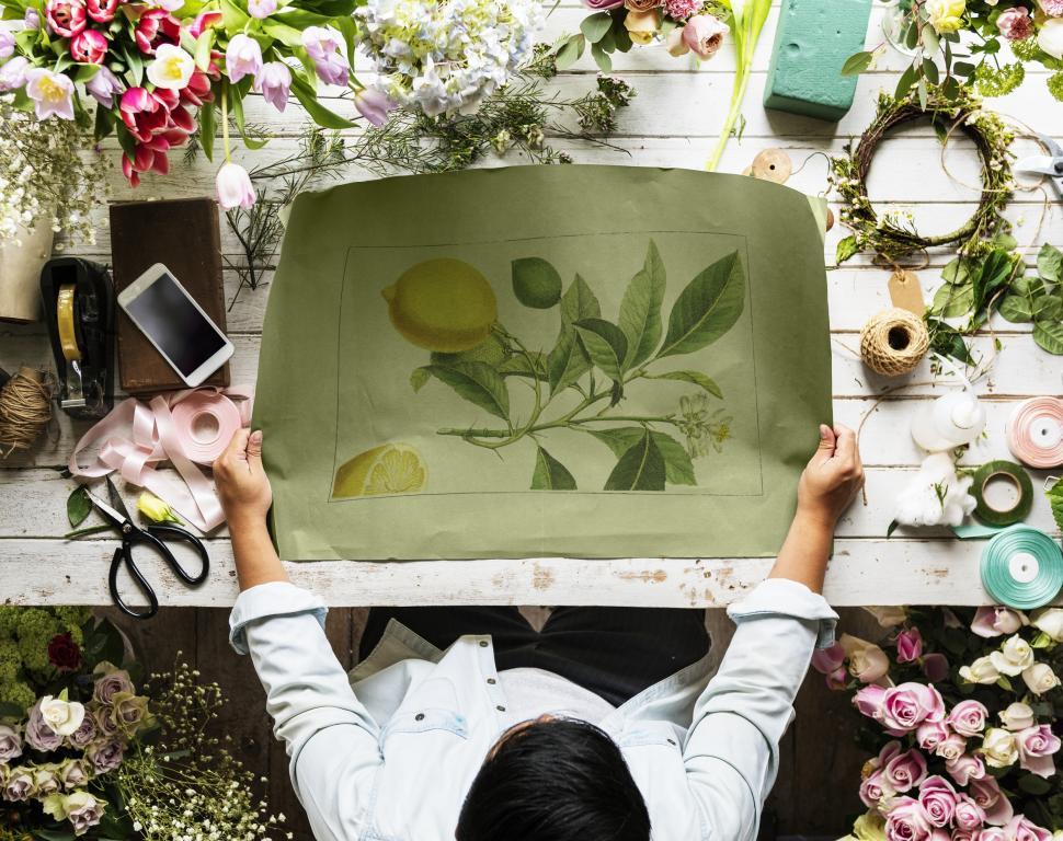 Free Image of Flat lay of a florist workspace with illustrated paper 