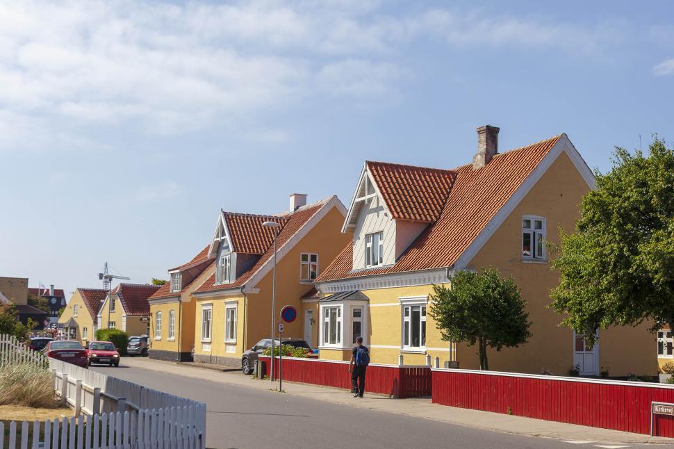 Free Image of Yellow colored houses 